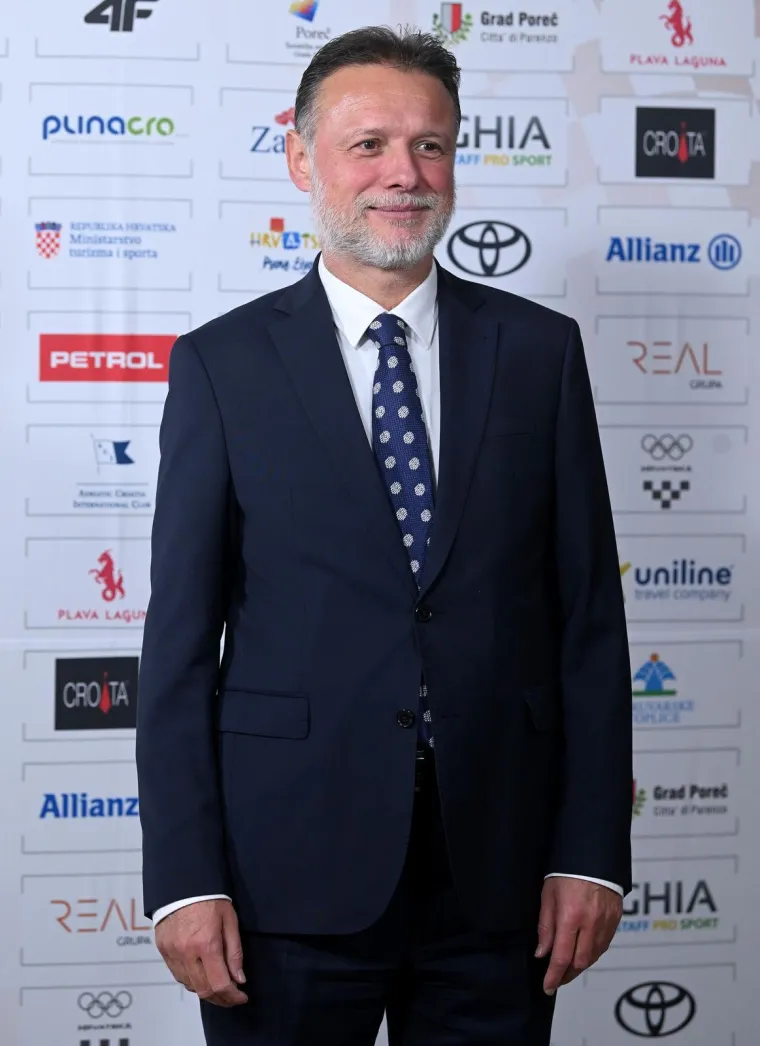Gordan Jandroković se obrijao nakon 5 godina, iako mu je supruga rekla da joj se više sviđa zarastao