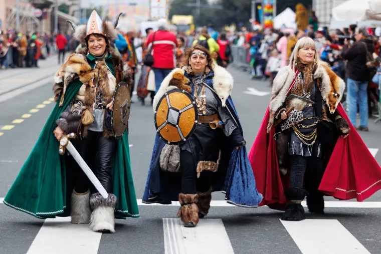 Karnevalsko ludilo u Rijeci: Do&scaron;li su sa svih strana svijeta i fantastično se provode
