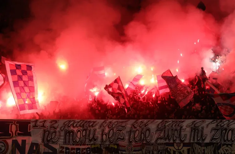 Torcida digla poruku prerano preminulom članu i zapalila Sjever