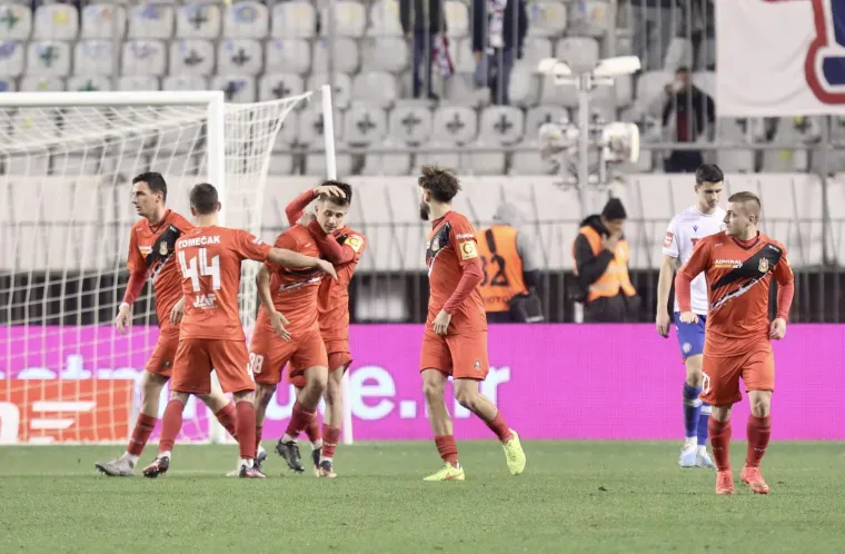 Torcida digla poruku prerano preminulom članu i zapalila Sjever