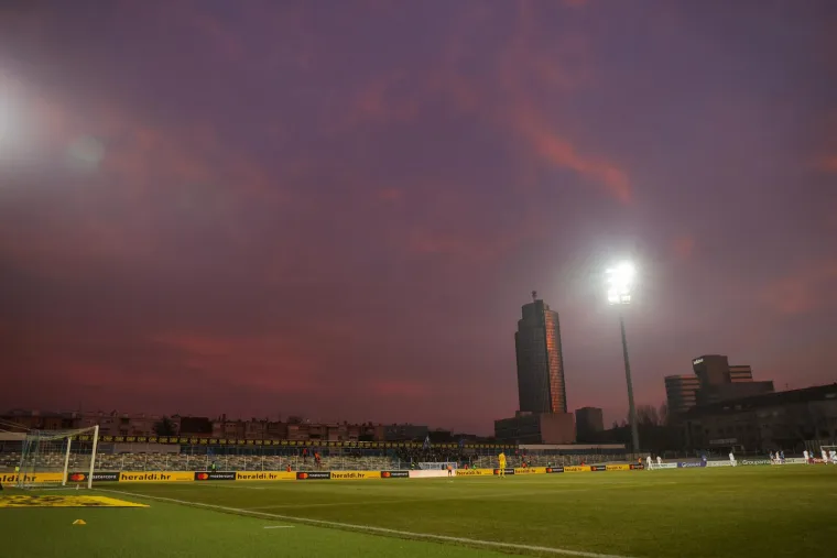 NAVIJAČKA GALERIJA Vatrogasci imali posla na vatrenom Poljudu, praznik nogometa u Varaždinu