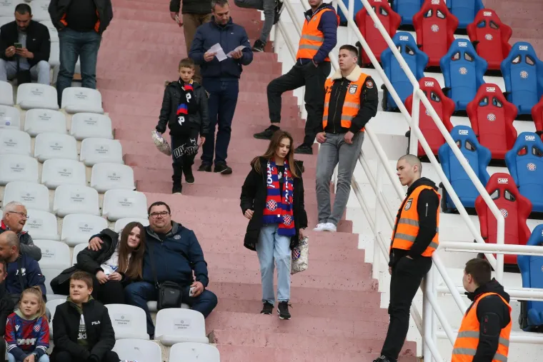 NAVIJAČKA GALERIJA Vatrogasci imali posla na vatrenom Poljudu, praznik nogometa u Varaždinu