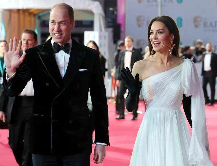 Kate Middleton je izazvala masovno padanje vilica kad se pojavila u 'recikliranoj' haljini i naušnicama iz Zare