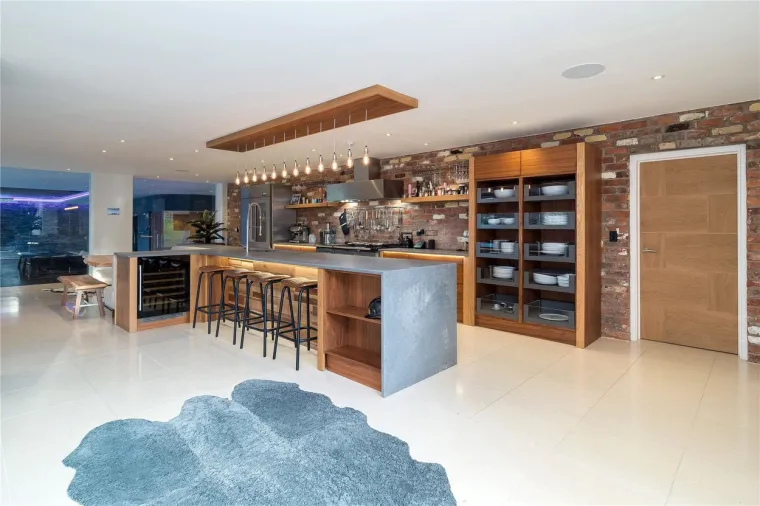 Cristiano Ronaldo prodaje luksuznu vilu za &scaron;est milijuna eura: Zavirite u 'remek-djelo modernog dizajna'