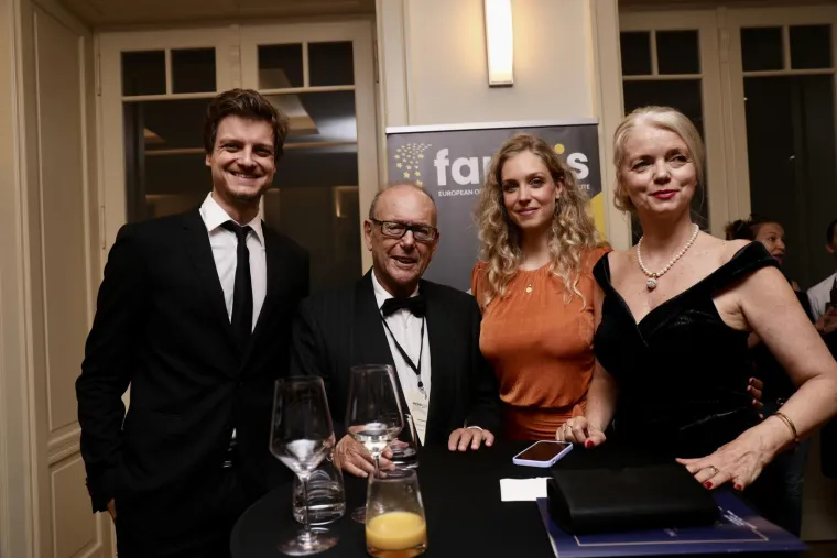 Vjekoslava, Hana i Ivan Huljić