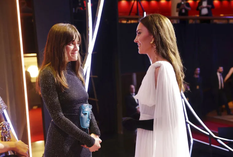 Kate Middleton, princeza od Walesa, razgovara s Emmom Mackey