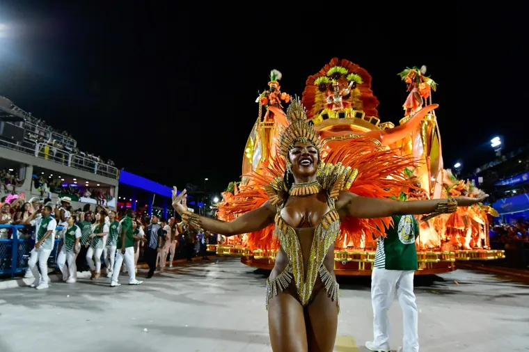 Karneval u Riju praznik je za oči: Ubitačno oskudni kostimi na raskošnim tijelima zamamnih Brazilki - uh!