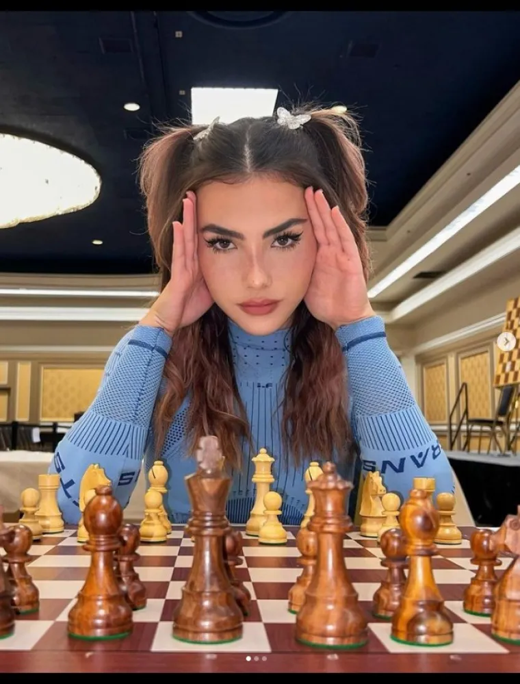 Ona je najseksi &scaron;ahistica na svijetu i voli provocirati izazovnim fotkama: Past ćete na stražnjicu kada vidite &scaron;to objavljuje na Instagramu