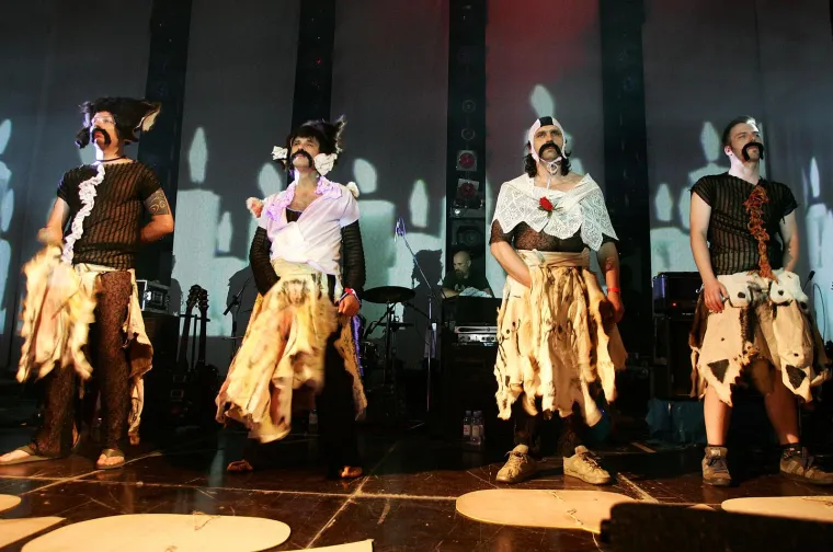 Oni kažu, 'sve je to rokenrol': Ako su ovo dosada&scaron;nji kostimi grupe Let 3, &scaron;to nas tek čeka na Eurosongu?