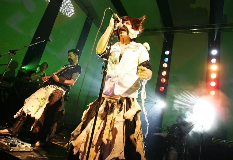 Oni kažu, 'sve je to rokenrol': Ako su ovo dosada&scaron;nji kostimi grupe Let 3, &scaron;to nas tek čeka na Eurosongu?