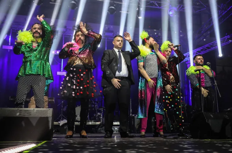 Oni kažu, 'sve je to rokenrol': Ako su ovo dosada&scaron;nji kostimi grupe Let 3, &scaron;to nas tek čeka na Eurosongu?