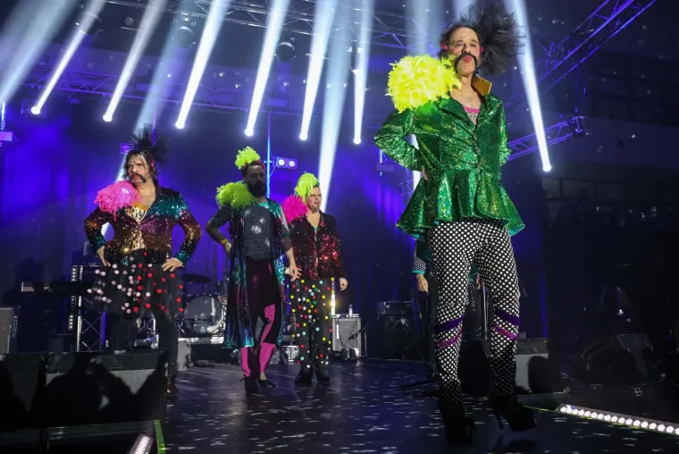 Oni kažu, 'sve je to rokenrol': Ako su ovo dosada&scaron;nji kostimi grupe Let 3, &scaron;to nas tek čeka na Eurosongu?