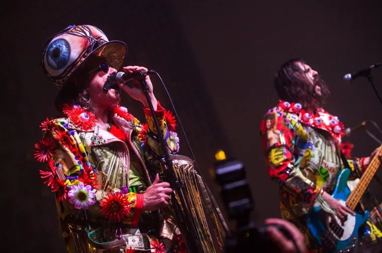 Oni kažu, 'sve je to rokenrol': Ako su ovo dosada&scaron;nji kostimi grupe Let 3, &scaron;to nas tek čeka na Eurosongu?