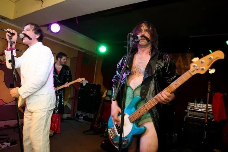 Oni kažu, 'sve je to rokenrol': Ako su ovo dosada&scaron;nji kostimi grupe Let 3, &scaron;to nas tek čeka na Eurosongu?