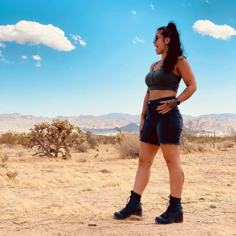 Međutim, od tada je pogođena komentarima trolova koji joj govore da &quot;odjene majicu&quot;, dok drugi pretpostavljaju da je transrodna. &quot;Kada ljudi vide moja prsa na društvenim mrežama, mnogi misle da se želim promijeniti, no nisam ovo htjela&quot;, dodala je.