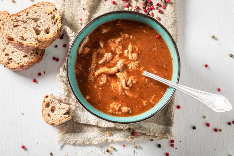 6. Saft od tripica: U restorane su ljudi odlazili specijalno na tripice. Znalo se da ne postoji ukusnije restoransko jelo do tripica u saftu. Danas skoro da nema restorana koji na svom meniju ima tripice.