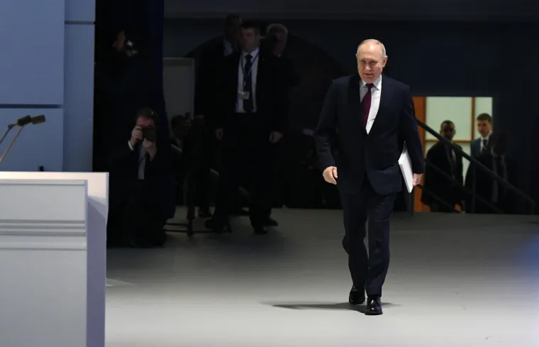 Dok Putin drži govor osvanule prekomične slike: No, njemu sigurno neće biti do smijeha kad vidi u &scaron;to su ga pretvorili