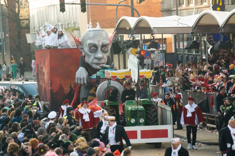 Dok Putin drži govor osvanule prekomične slike: No, njemu sigurno neće biti do smijeha kad vidi u &scaron;to su ga pretvorili