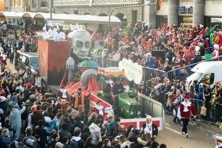 Dok Putin drži govor osvanule prekomične slike: No, njemu sigurno neće biti do smijeha kad vidi u &scaron;to su ga pretvorili