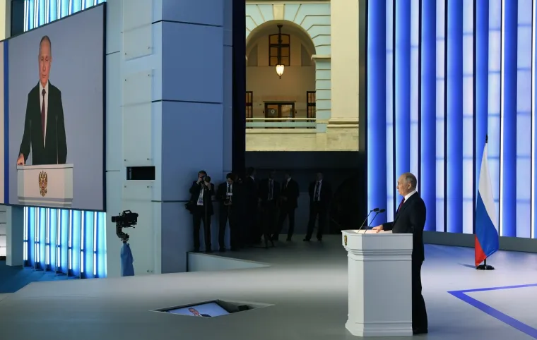 Dok Putin drži govor osvanule prekomične slike: No, njemu sigurno neće biti do smijeha kad vidi u &scaron;to su ga pretvorili