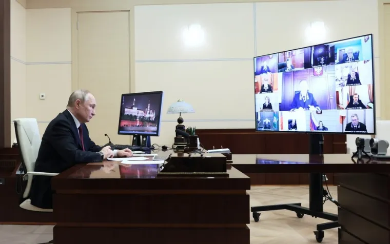 Dok Putin drži govor osvanule prekomične slike: No, njemu sigurno neće biti do smijeha kad vidi u &scaron;to su ga pretvorili