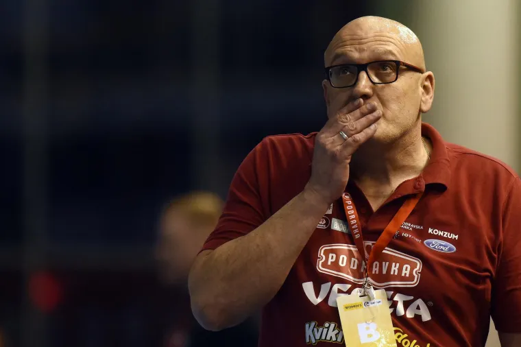 "Na dana&scaron;nji je dan prije dvije godine hrvatski sport, a posebno rukomet ostao bez zlatnog velikana i osvajača olimpijskog zlata 1996. u Atlanti, Zlatka Saračevića. Čovjeka koji je svojom velikom rukometnom karijerom zadužio hrvatski sport, a tragove je ostavljao i u brojnim velikim klubovima kao igrač, ali i kao trener. Gotovo tri sezone vodio je i rukometa&scaron;ice Podravka Vegete. O svojoj veličini nikada nije govorio, ali drugi su itekako imali o čemu govoriti. Osmijeh kojeg se s velikom sjetom prisjećamo, trenuci koje smo proveli s njim, zajednička putovanja, domaće i europske pobjede, ali i porazi u kojima smo zajedno tugovali ostat će zauvijek urezani u na&scaron;im srcima. Sjećamo se kako je uvijek znao uputiti lijepu riječ, duhovitu dosjetku te kako je u svojoj veličini uvijek bio skroman. Zauvijek u na&scaron;im srcima", napisali su iz koprivničkog kluba.