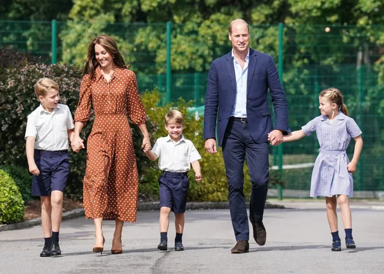 U što god prinčevi George i Louis te sestra Charlotte bili odjeveni na službenim događanjima, gotovo je zajamčeno da će odjeća biti trenutno rasprodana jer slijedi tragove &apos;Dianinog efekta&apos; i kasnijeg &apos;Kate efekta&apos;.