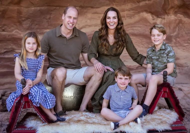 Iako je njezina neto vrijednost pala za 12% od 2021., ona je još uvijek ispred svog starijeg brata, princa Georgea, očito zbog &quot;efekta Kate Middleton&quot;, gdje modni izbori kraljevske obitelji mogu imati veliki utjecaj na modne trendove.