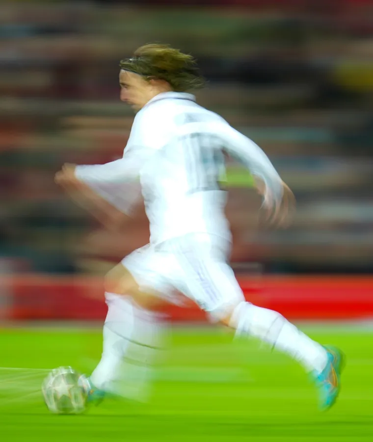 Je li ovo vlak ili formula 1? Ne, ovo je Luka Modrić u 38. kojeg ni kamera ne može uhvatiti. Pogledajte ove epske kadrove