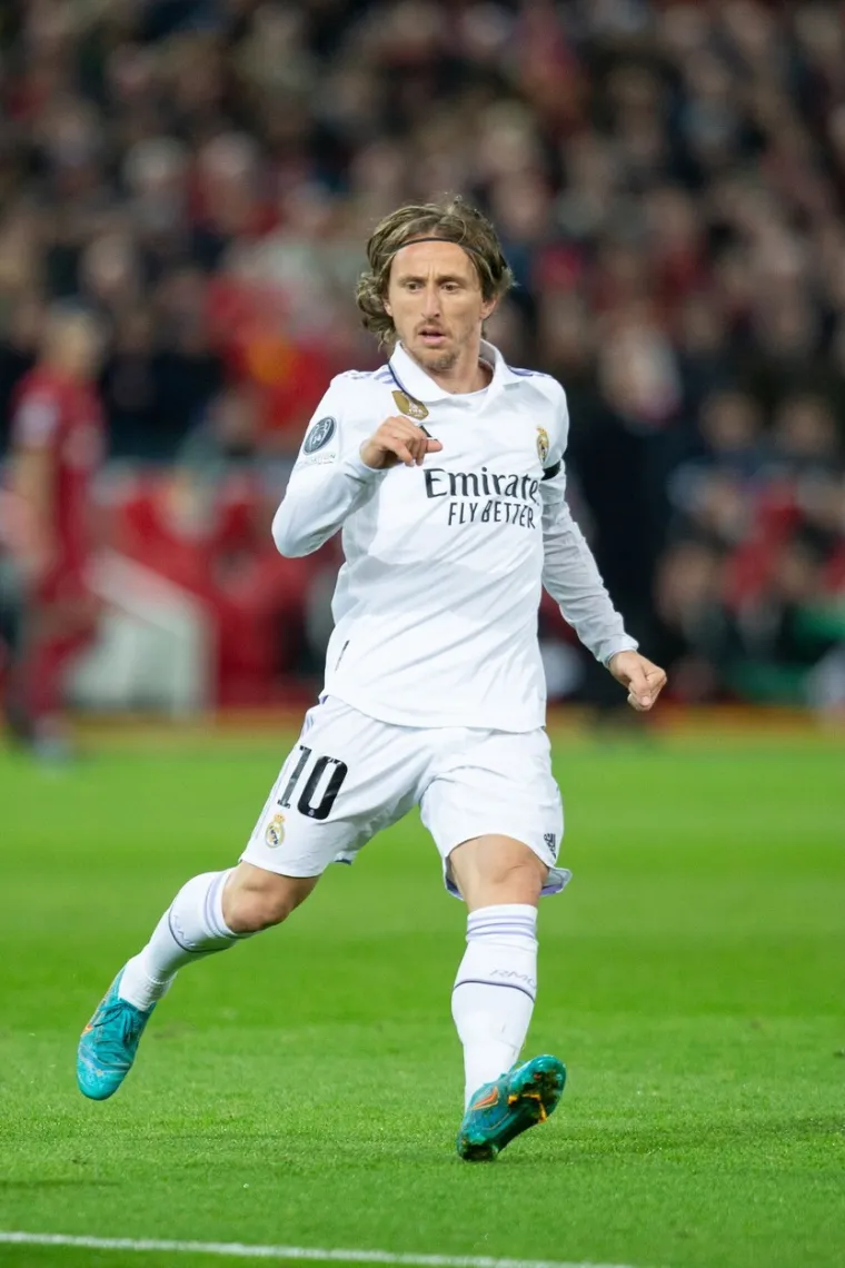 Je li ovo vlak ili formula 1? Ne, ovo je Luka Modrić u 38. kojeg ni kamera ne može uhvatiti. Pogledajte ove epske kadrove
