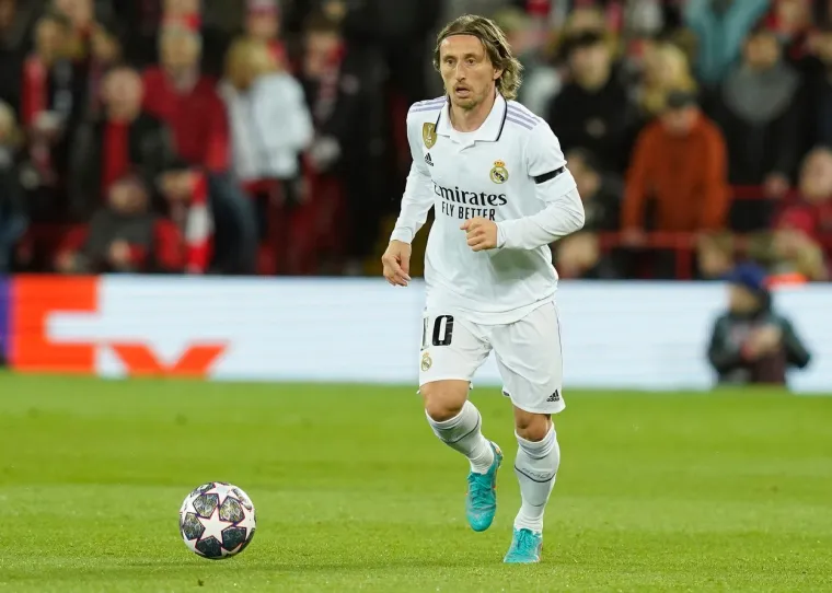 Je li ovo vlak ili formula 1? Ne, ovo je Luka Modrić u 38. kojeg ni kamera ne može uhvatiti. Pogledajte ove epske kadrove