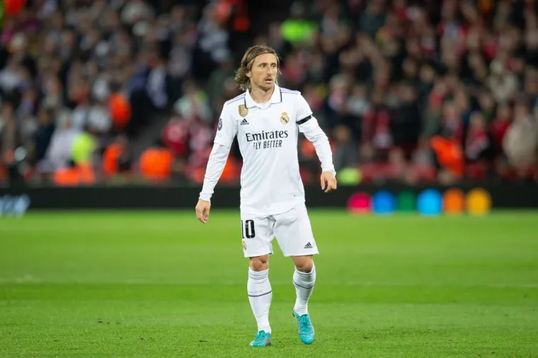 Je li ovo vlak ili formula 1? Ne, ovo je Luka Modrić u 38. kojeg ni kamera ne može uhvatiti. Pogledajte ove epske kadrove