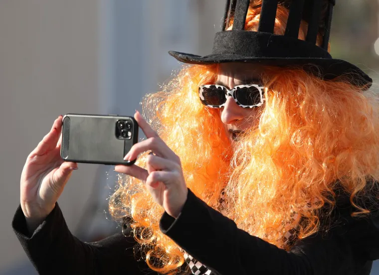 Svi su mislili da na traktoru stiže Let 3, a kad ono najkul bake u Hrvatskoj: Pogledajte kako se na hrvatskom otoku molilo za čednost