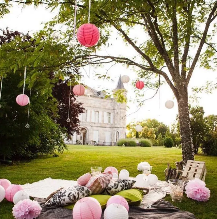 "Čovjek je rekao koliko voli speleologiju, a ja sam bila prestravljena pa sam se spustila s ogromnim ruksakom, stolom, stolicama i &scaron;ampanjcem. Morala sam vojnički puzati kroz blato i vodu. Na kraju je izgledalo prekrasno", ispričala je.