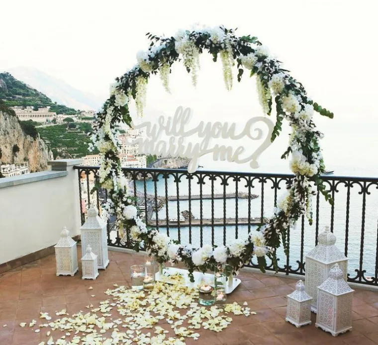 "Vidjela sam samo jednu prosidbu u kojoj mu&scaron;karac nije kleknuo, u 95 posto prosidbi mu&scaron;karac prosi ženu, 5 posto je istospolno, a pomogla sam i trima ženama da zaprose mu&scaron;karce", rekla je Daisy.