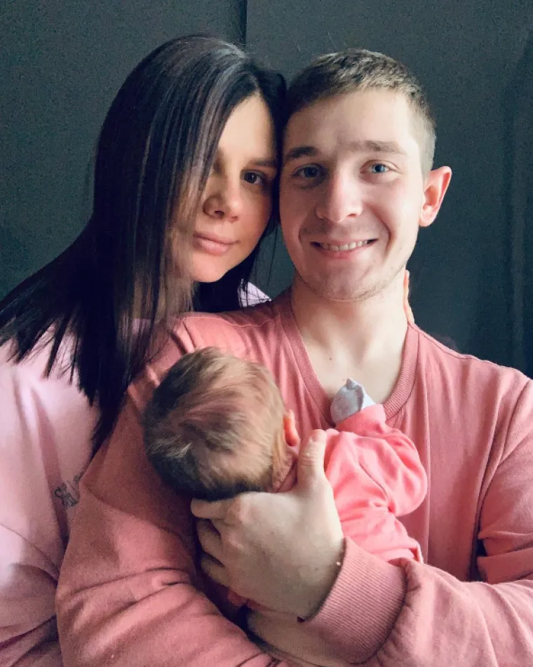 Par već ima jednu kćerkicu, a Vladimirova oca Alekseja (47) Marina je napustila kada je njezin sadašnji dragi još bio student - jer se zaljubila u njega.