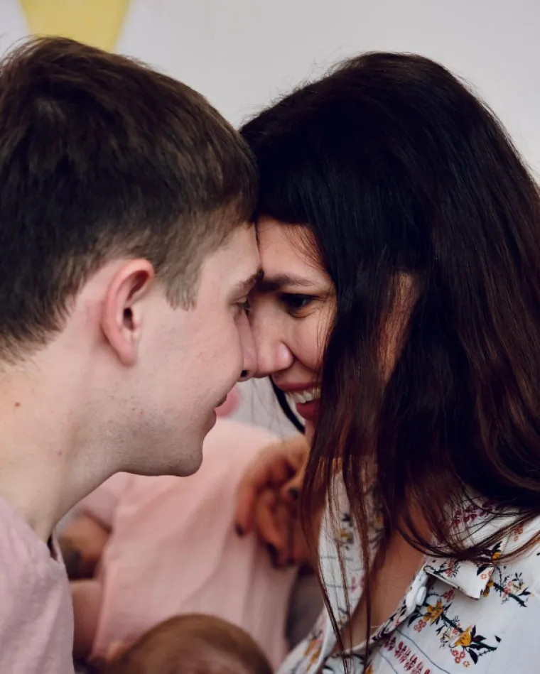 Marina (37) je bila maćeha Vladimiru (23), a sada čekaju drugo dijete: 'Seksala se s mojim sinom dok sam bio u kući...'