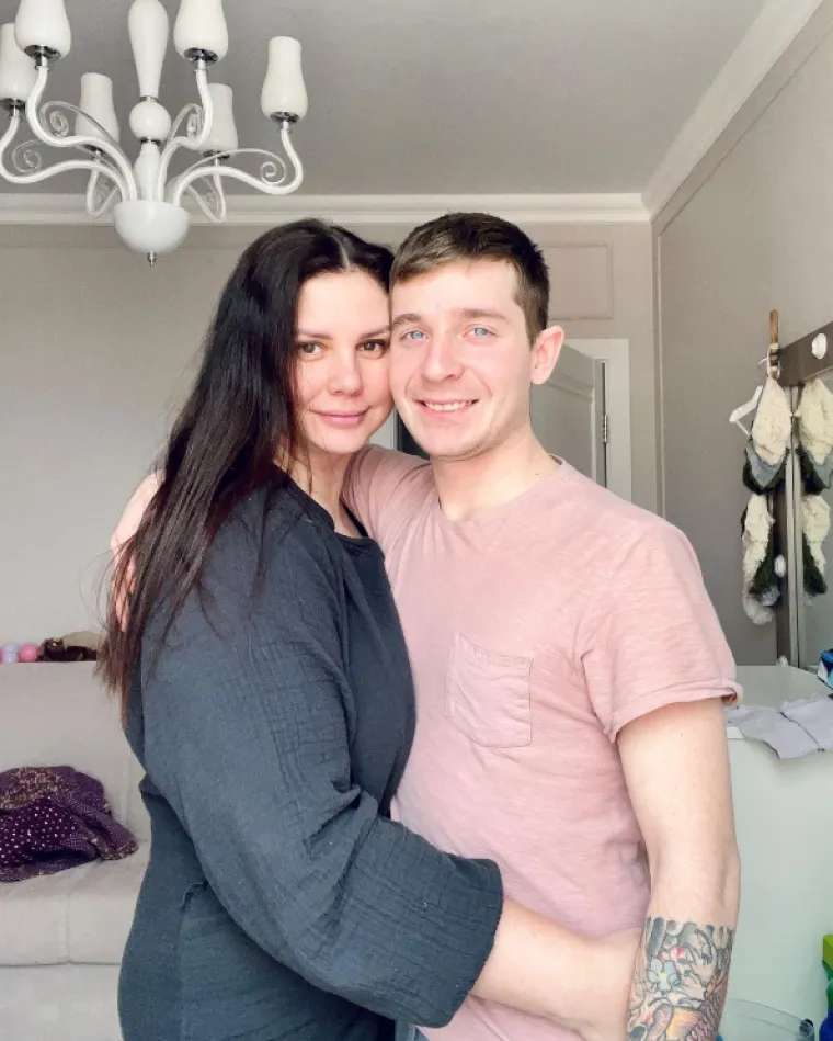 Marina (37) je bila maćeha Vladimiru (23), a sada čekaju drugo dijete: 'Seksala se s mojim sinom dok sam bio u kući...'