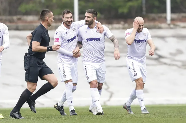 3.4.2021. -  Hajduk je slavio na gostovanju protiv Lokomotive s 2-0. Marko Livaja upisao je svoj prvi pogodak u HNL-u za Bijele, a uz to je upisao i asistenciju