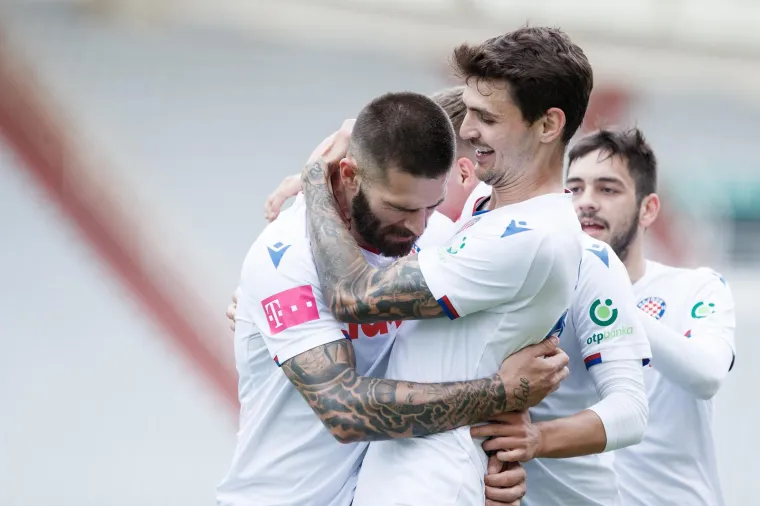 22.05.2021. - Posljednje kolo sezone 2020./21. zatvoreno je utakmicom Hajduka i Lokomotive na Poljudu. Bijeli su slavili s 2-0, a Livaja je bio glavni akter budući da je postigao pogodak i dodao asistenciju. Za prvih &scaron;est mjeseci Livaja je ukupno postigao 6 golova i nadodao sedam asistencija