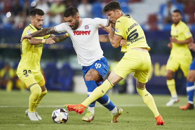 18.08.2022. - Hajduk je poražen na gostovanju protiv Villarreala u play-offu Konferencijske lige s rezultatom 4-2. Marko Livaja upisao je asistenciju, no i postigao pogodak u vlastitu mrežu