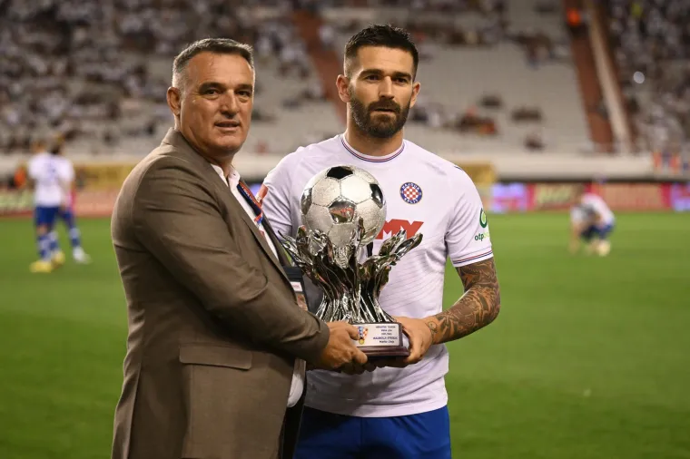 21.8.2022. - Marko Livaja je uoči utakmice s Lokomotivom dobio nagradu za najboljeg strijelca HNL-a za proteklu sezonu 2021./22.