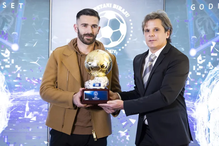 20.1.2023. - Marko Livaja je dobitnik nagrade za najboljeg igrača HNL-a u 2022. godini u izboru Kapetani biraju