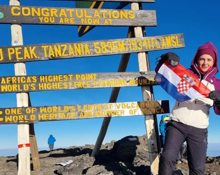 Na svom Instagramu je svojevremeno podijelila i fotografiju sa samog vrha. 