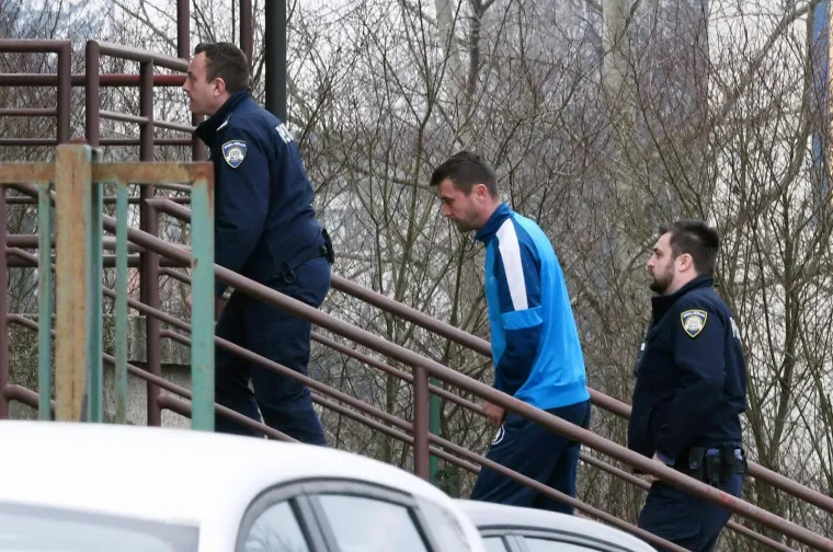 Ovo je mu&scaron;karac koji je pijan usmrtio 17-godi&scaron;njaka u Sisku. Odveden je na sud