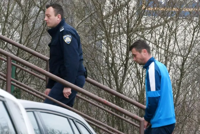 Ovo je mu&scaron;karac koji je pijan usmrtio 17-godi&scaron;njaka u Sisku. Odveden je na sud