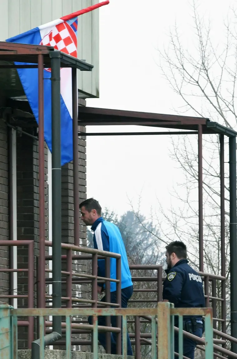 Ovo je mu&scaron;karac koji je pijan usmrtio 17-godi&scaron;njaka u Sisku. Odveden je na sud