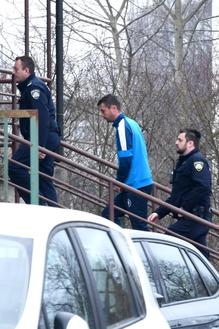 Ovo je mu&scaron;karac koji je pijan usmrtio 17-godi&scaron;njaka u Sisku. Odveden je na sud