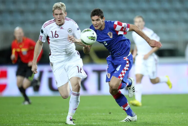 Od golobradog dječaka do neprijelaznog bedema: Ovako je izgledao put Dejana Lovrena u dresu Vatrenih