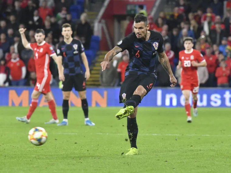 Od golobradog dječaka do neprijelaznog bedema: Ovako je izgledao put Dejana Lovrena u dresu Vatrenih